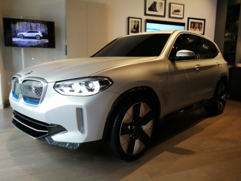 Foto's: de elektrische BMW iX3 kan het Audi en Mercedes lastig gaan maken Foto's: de elektrische BMW iX3 kan het Audi en Mercedes lastig gaan maken