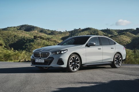 BMW i5 Sedan en i5 Touring tijdelijk extra compleet met lage bijtelling BMW i5 Sedan en i5 Touring tijdelijk extra compleet met lage bijtelling