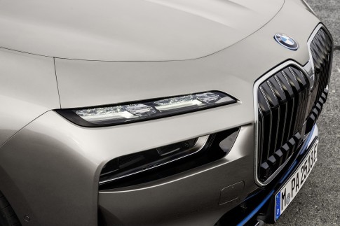 BMW i7 heeft koplampen met Swarovski-kristal
