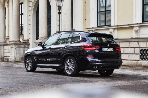 BMW X3 nu ook als stekkerhybride, opstapje naar volledig elektrische versie BMW X3 nu ook als stekkerhybride, opstapje naar volledig elektrische versie
