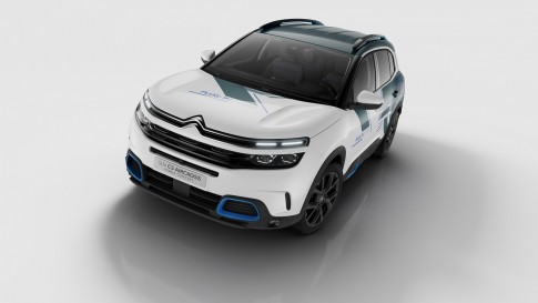 De eerste plug-in hybride auto van Citroën: de C5 Aircross Hybrid Concept De eerste plug-in hybride auto van Citroën: de C5 Aircross Hybrid Concept