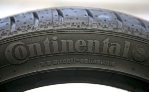Bandenfabrikant Continental wil accufabriek voor elektrische auto's beginnen Bandenfabrikant Continental wil accufabriek voor elektrische auto's beginnen