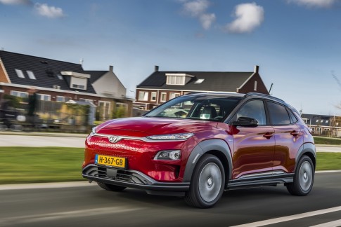 Elektrisch rijden is hot! Voor het eerst meer dan 100.000 EV's in Nederland Elektrisch rijden is hot! Voor het eerst meer dan 100.000 EV's in Nederland