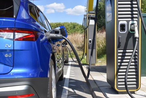 Half miljoen elektrische auto's in Nederland, ook hybride auto populair Half miljoen elektrische auto's in Nederland, ook hybride auto populair
