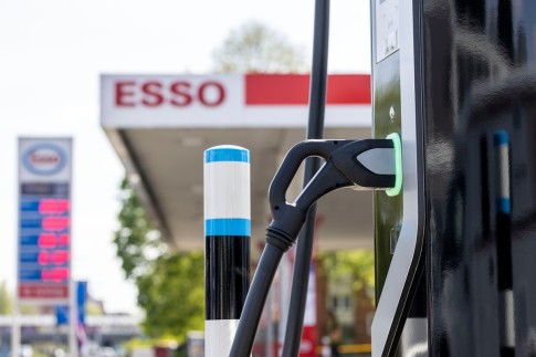 Laadpalen met accu: de toekomst van snelladen in Nederland?