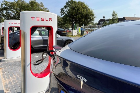 Elektrische auto langer laden dan nodig? Dit betaalt u aan blokkeerkosten Elektrische auto langer laden dan nodig? Dit betaalt u aan blokkeerkosten