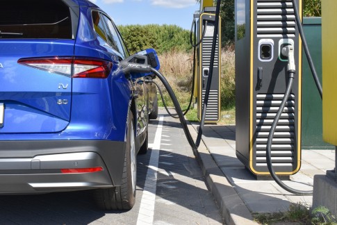 Waarom elektrische auto's altijd een snellaadtijd van 10 tot 80 procent hebben