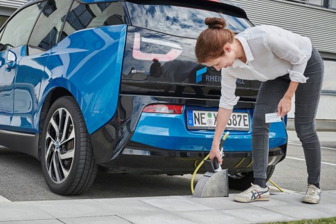 VIDEO: zo maakt Duitsland de laadpaal voor elektrische auto's overbodig VIDEO: zo maakt Duitsland de laadpaal voor elektrische auto's overbodig