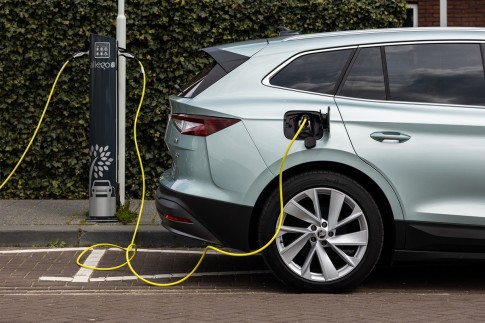 Mijlpaal voor elektrische auto: dieselauto definitief ingehaald