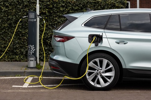 Mijlpaal voor elektrische auto: dieselauto definitief ingehaald Mijlpaal voor elektrische auto: dieselauto definitief ingehaald