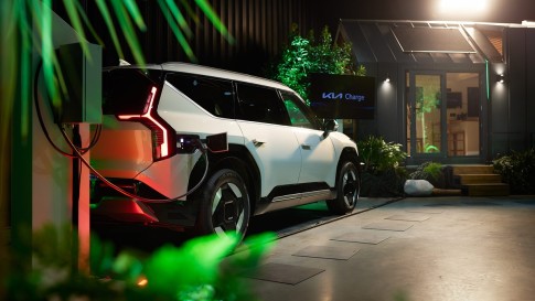 Elektrische auto's als oplossing voor vol stroomnet? Vattenfall start met V2G-pilot