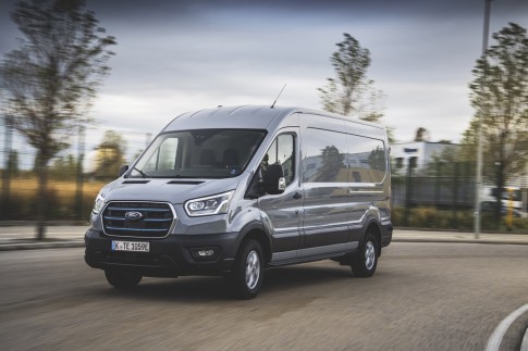 'Ondernemer met zware elektrische bestelbus krijgt ademruimte voor rijbewijs' 'Ondernemer met zware elektrische bestelbus krijgt ademruimte voor rijbewijs'