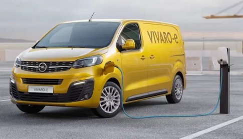Vrijstelling voor elektrische bestelauto's: rijden met een B-rijbewijs nu mogelijk Vrijstelling voor elektrische bestelauto's: rijden met een B-rijbewijs nu mogelijk