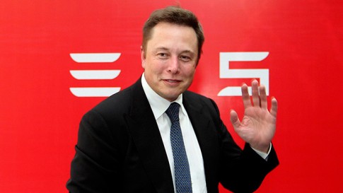 Elon Musk: 'Over 10 jaar alle nieuwe auto's zelfrijdend'