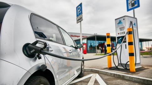Duitsland krijgt 1.000 extra laadstations voor elektrische auto's langs Autobahn Duitsland krijgt 1.000 extra laadstations voor elektrische auto's langs Autobahn