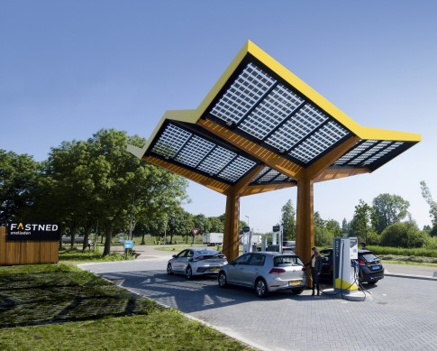 Fastned wint zaak om shops en toiletten te plaatsen bij snellaadstations Fastned wint zaak om shops en toiletten te plaatsen bij snellaadstations