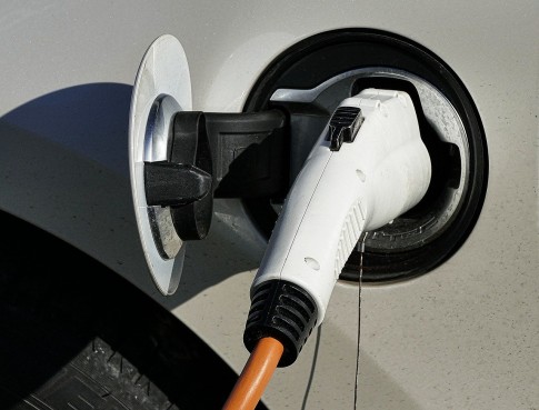 Fastned ziet omzet sterk stijgen door steeds meer elektrische leaserijders Fastned ziet omzet sterk stijgen door steeds meer elektrische leaserijders