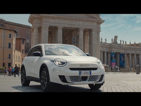 Verrassing! Fiat 600e laat zich voor het eerst zien in korte video