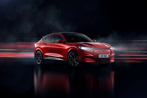 Ford Mustang Mach-E heeft 600 km range en is Tesla's eerste échte rivaal Ford Mustang Mach-E heeft 600 km range en is Tesla's eerste échte rivaal