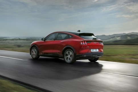 Ford Mustang Mach-e update: meer actieradius en duizenden euro's goedkoper Ford Mustang Mach-e update: meer actieradius en duizenden euro's goedkoper