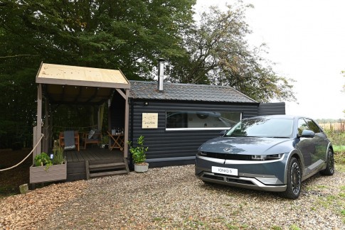 Krachtbron op wielen: elektrische Hyundai voorziet hotel van stroom Krachtbron op wielen: elektrische Hyundai voorziet hotel van stroom