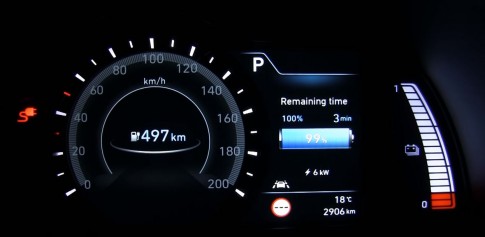 Zie de Hyundai KONA Electric opgeladen worden met 175 kW snellader Zie de Hyundai KONA Electric opgeladen worden met 175 kW snellader