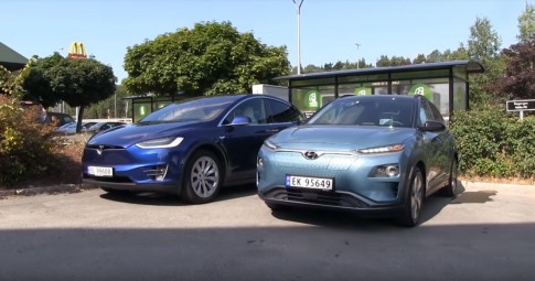 Hyundai KONA Electric en Tesla Model X racen bijna 1000 km tegen elkaar!