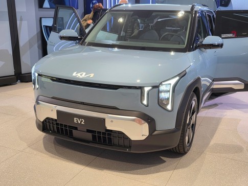Kia EV2 van dichtbij bekeken, elektrische instapper vanaf maart 2026 in Nederland