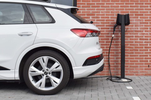 Laadpaalverplichting voor bedrijfsparkeerplaats: dit zijn de regels