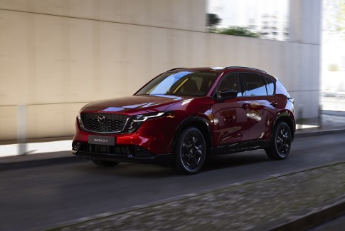 Mazda CX 5 wordt vernieuwd en kan voortaan 2.000 kg trekken Mazda CX 5 wordt vernieuwd en kan voortaan 2.000 kg trekken