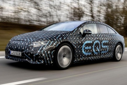 Mercedes-Benz EQS doet zelfs de deur voor u open Mercedes-Benz EQS doet zelfs de deur voor u open