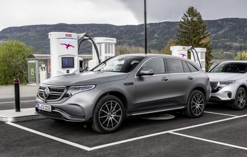 Dit is waar de Mercedes EQC een voorsprong pakt op Tesla Dit is waar de Mercedes EQC een voorsprong pakt op Tesla
