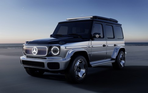 Video: elektrische Mercedes EQG draait volledig om zijn as