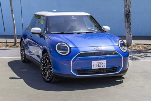Nieuw Mini interieur onthuld: retro-ontwerp van de eerste Mini is terug! Nieuw Mini interieur onthuld: retro-ontwerp van de eerste Mini is terug!