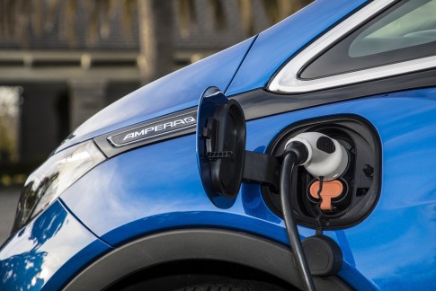 Aantal elektrische auto's in Nederland groeit met bijna 30%