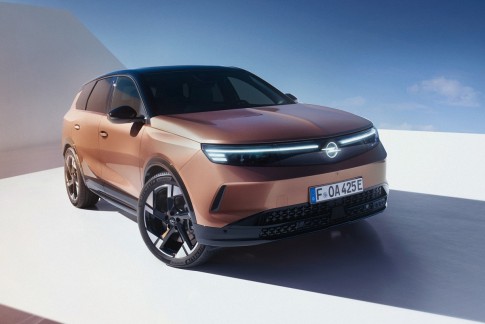 Elektrische Opel Grandland (2024) pakt het groots aan met 700 km actieradius Elektrische Opel Grandland (2024) pakt het groots aan met 700 km actieradius