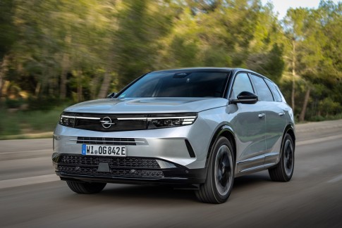 Bizar: nieuwe Opel Grandland Plug-in Hybrid haalt 1.115 km op één tank Bizar: nieuwe Opel Grandland Plug-in Hybrid haalt 1.115 km op één tank