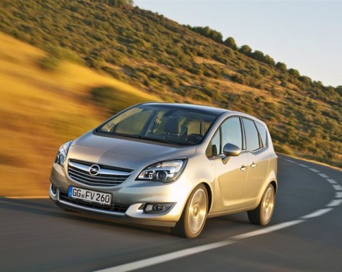 Opel Crossland X bijna klaar voor onthulling Opel Crossland X bijna klaar voor onthulling