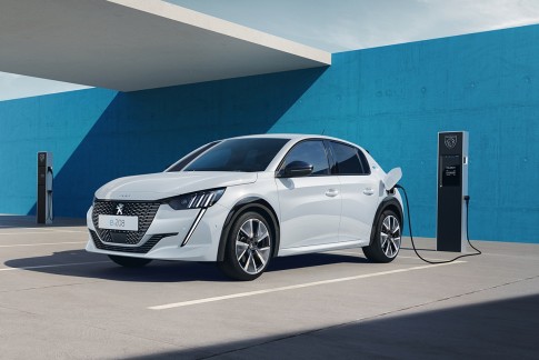 Peugeot e-208: meer vermogen en tot 400 kilometer elektrisch rijden Peugeot e-208: meer vermogen en tot 400 kilometer elektrisch rijden