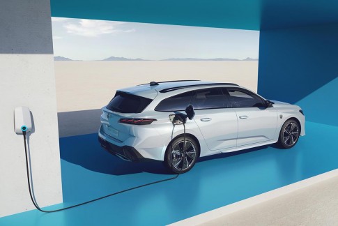 Officieel: dit is de elektrische Peugeot e-308! Officieel: dit is de elektrische Peugeot e-308!