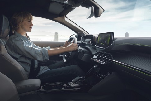 De Peugeot 208 heeft een futuristisch dashboard met 3D scherm