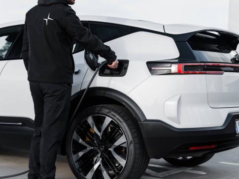Bespaar op de stroomrekening met de nieuwe Polestar thuislaaddienst
