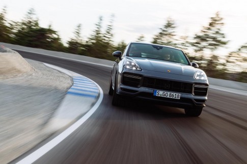Elektrische Porsche Cayenne verschijnt in 2026