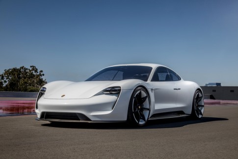 'Porsche Taycan krijgt drie versies en 90 kWh accu'