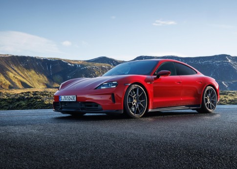 Vernieuwde Porsche Taycan nu ook als GTS met 700 pk vermogen! Vernieuwde Porsche Taycan nu ook als GTS met 700 pk vermogen!