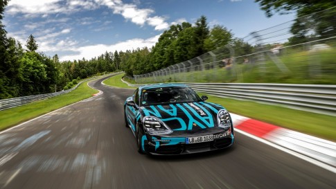 Elektrische snelheidsrace op Nürburgring: Porsche vs Tesla Elektrische snelheidsrace op Nürburgring: Porsche vs Tesla
