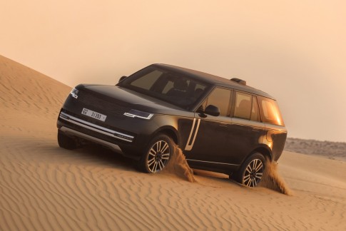 Range Rover Electric (2025) laat zich zien: ultieme tests in de woestijn Range Rover Electric (2025) laat zich zien: ultieme tests in de woestijn