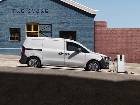 Verlengde Renault Kangoo L2 wordt ook elektrisch, nu te bestellen Verlengde Renault Kangoo L2 wordt ook elektrisch, nu te bestellen