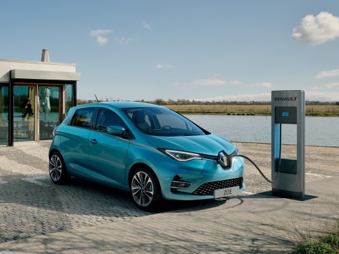 Vernieuwde Renault Zoe heeft meer elektrisch rijbereik én laadmogelijkheden Vernieuwde Renault Zoe heeft meer elektrisch rijbereik én laadmogelijkheden