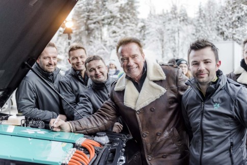 Arnold Schwarzenegger presenteert elektrisch aangedreven Mercedes G-Klasse Arnold Schwarzenegger presenteert elektrisch aangedreven Mercedes G-Klasse